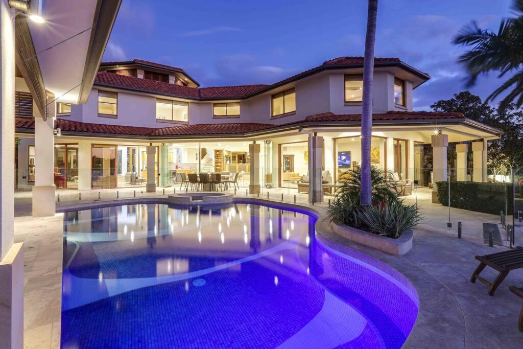 Main River Grandeur Mansion, 5Bed, Pool & Sauna