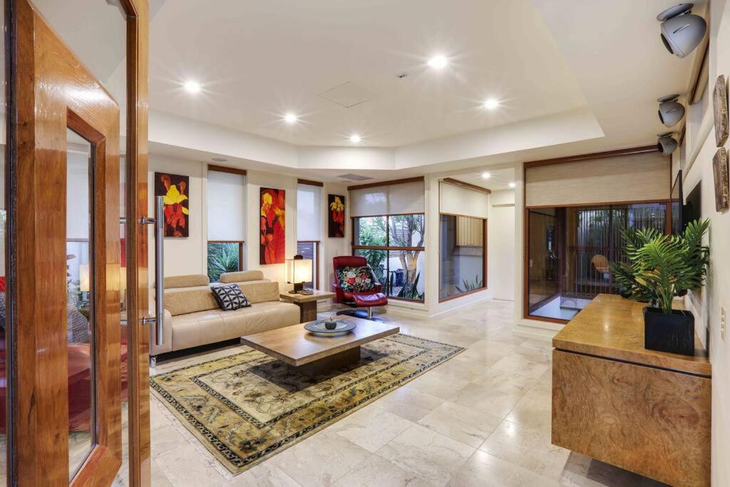 Main River Grandeur Mansion, 5Bed, Pool & Sauna
