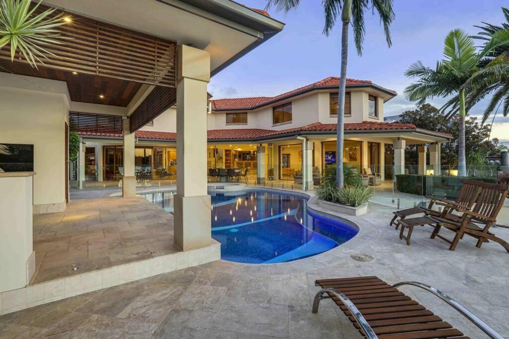 Main River Grandeur Mansion, 5Bed, Pool & Sauna