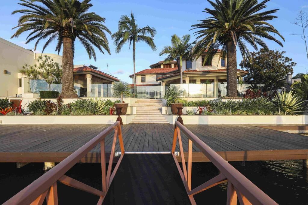 Main River Grandeur Mansion, 5Bed, Pool & Sauna