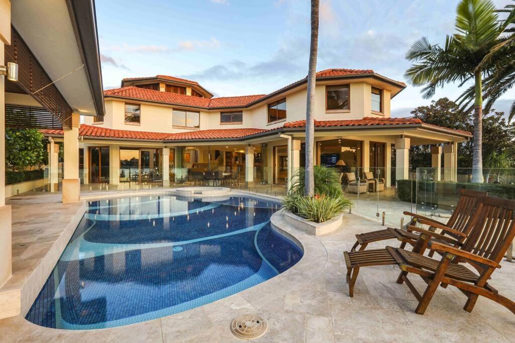 Main River Grandeur Mansion, 5Bed, Pool & Sauna