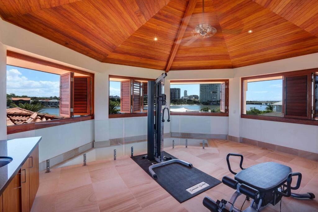 Main River Grandeur Mansion, 5Bed, Pool & Sauna