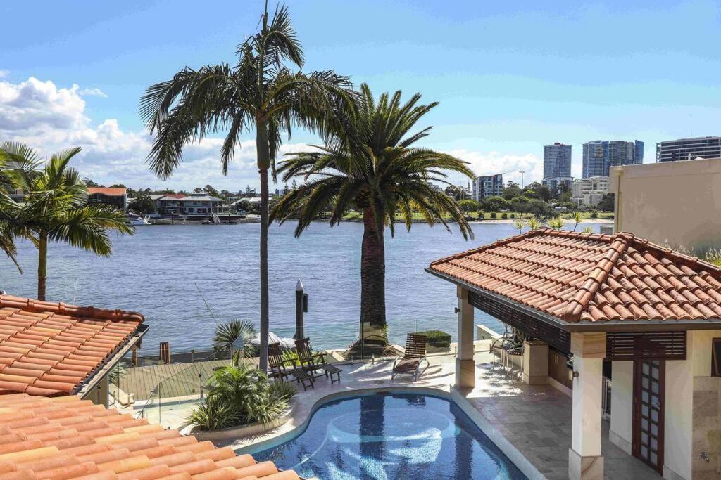 Main River Grandeur Mansion, 5Bed, Pool & Sauna