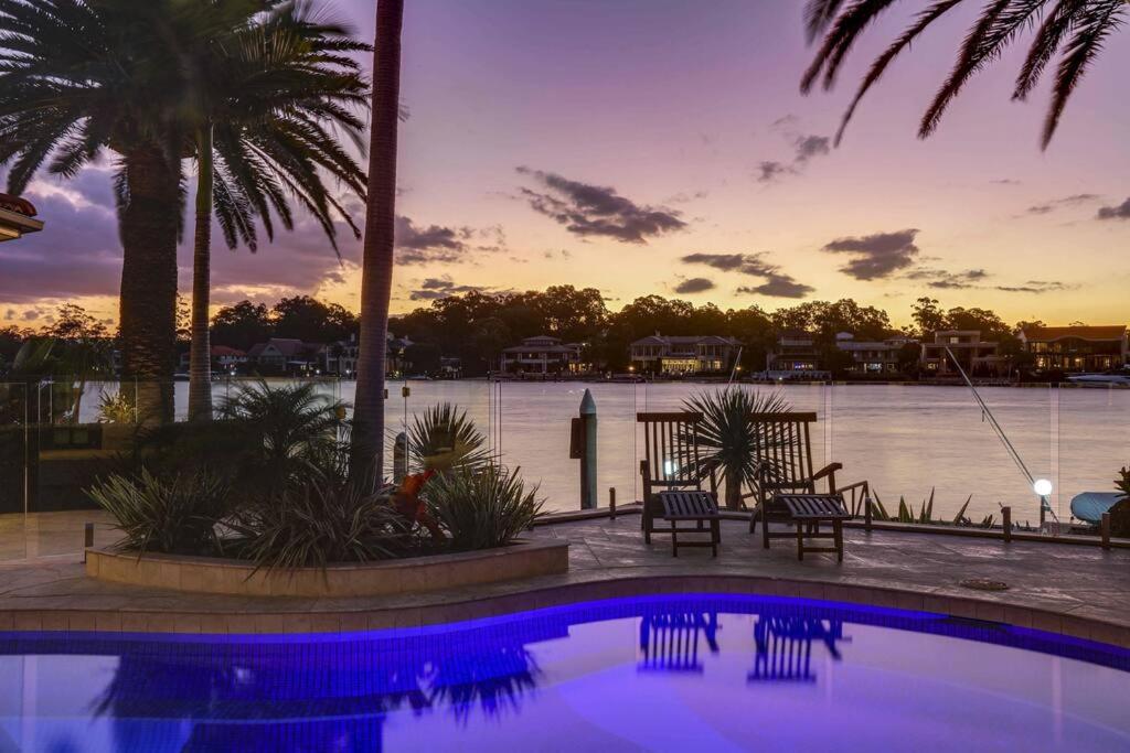 Main River Grandeur Mansion, 5Bed, Pool & Sauna