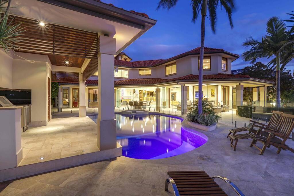 Main River Grandeur Mansion, 5Bed, Pool & Sauna