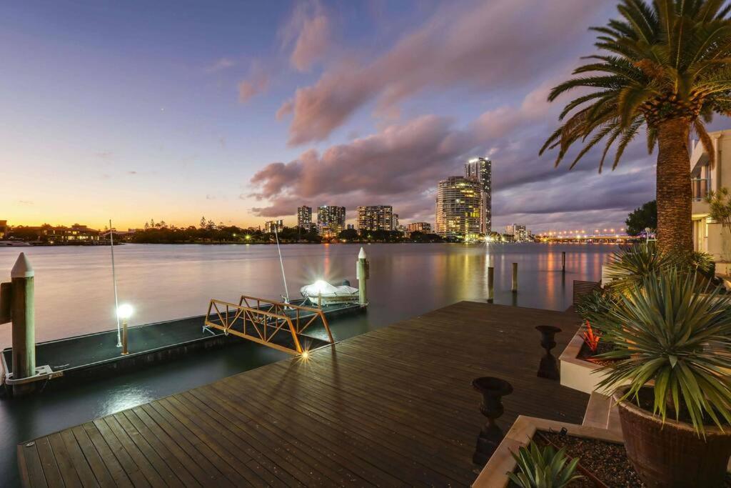 Main River Grandeur Mansion, 5Bed, Pool & Sauna