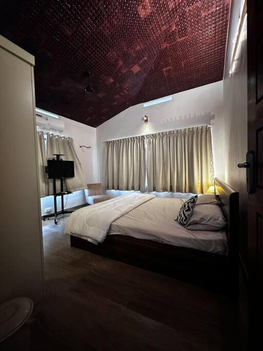 Island Retreat Vypin Entire Space view 5