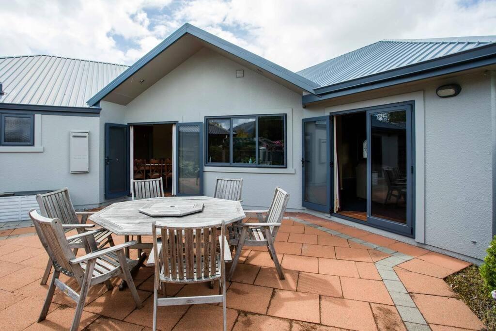 Hotel Matai Street Manor - Image 1