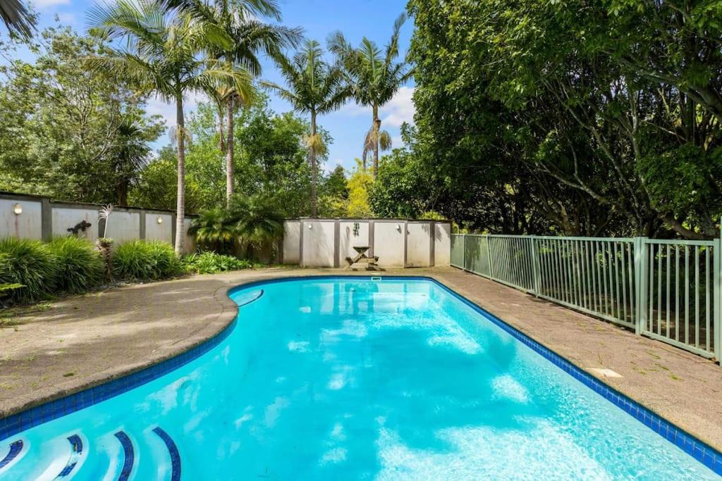 Charming Oasis, Your Cozy Retreat Awaits view 3