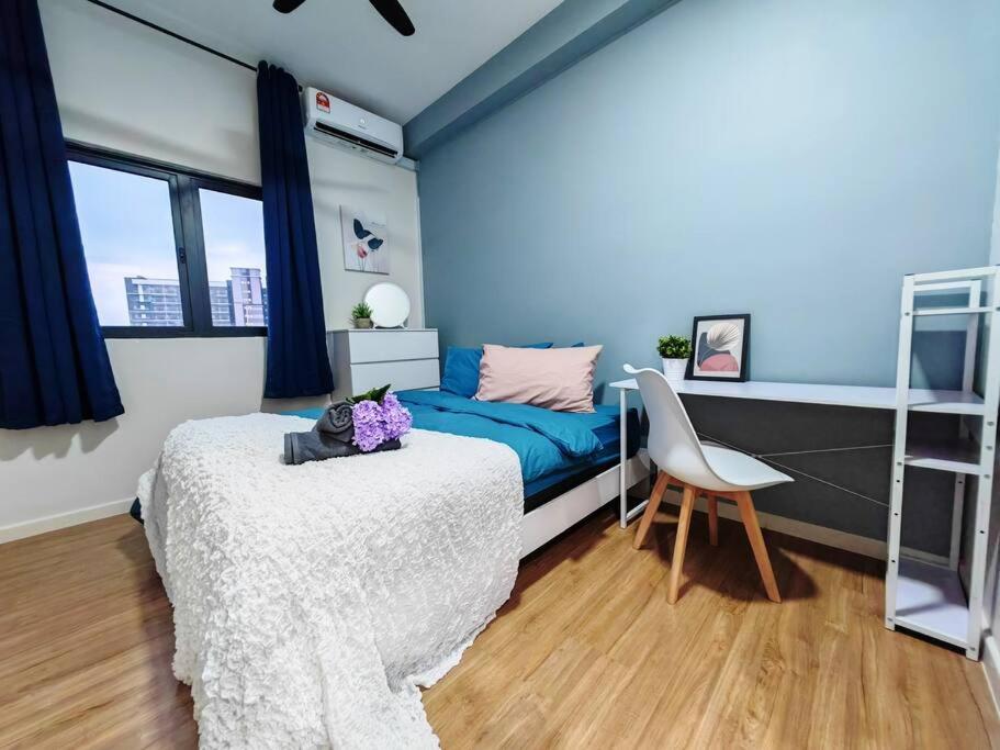 Southville Sensory Cozy 3 Bedroom w Hi-Speed Wi-Fi photo 8