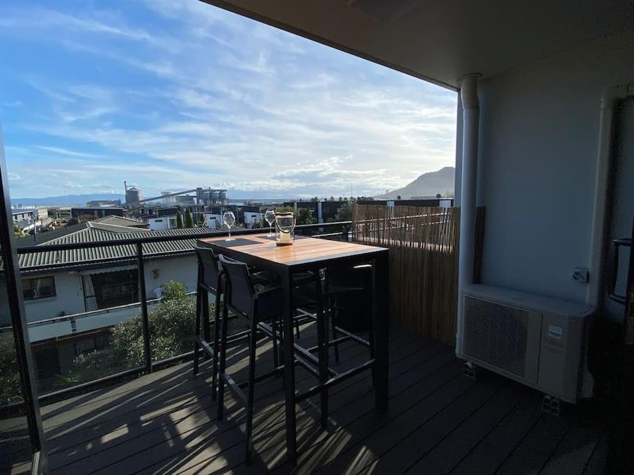 Sunset Apartment, Mount views, POOL, GYM, HOT TUB view 3
