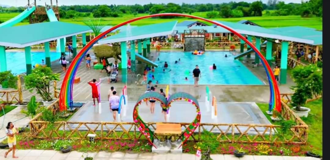 IZZY RIVERFRON RESORt