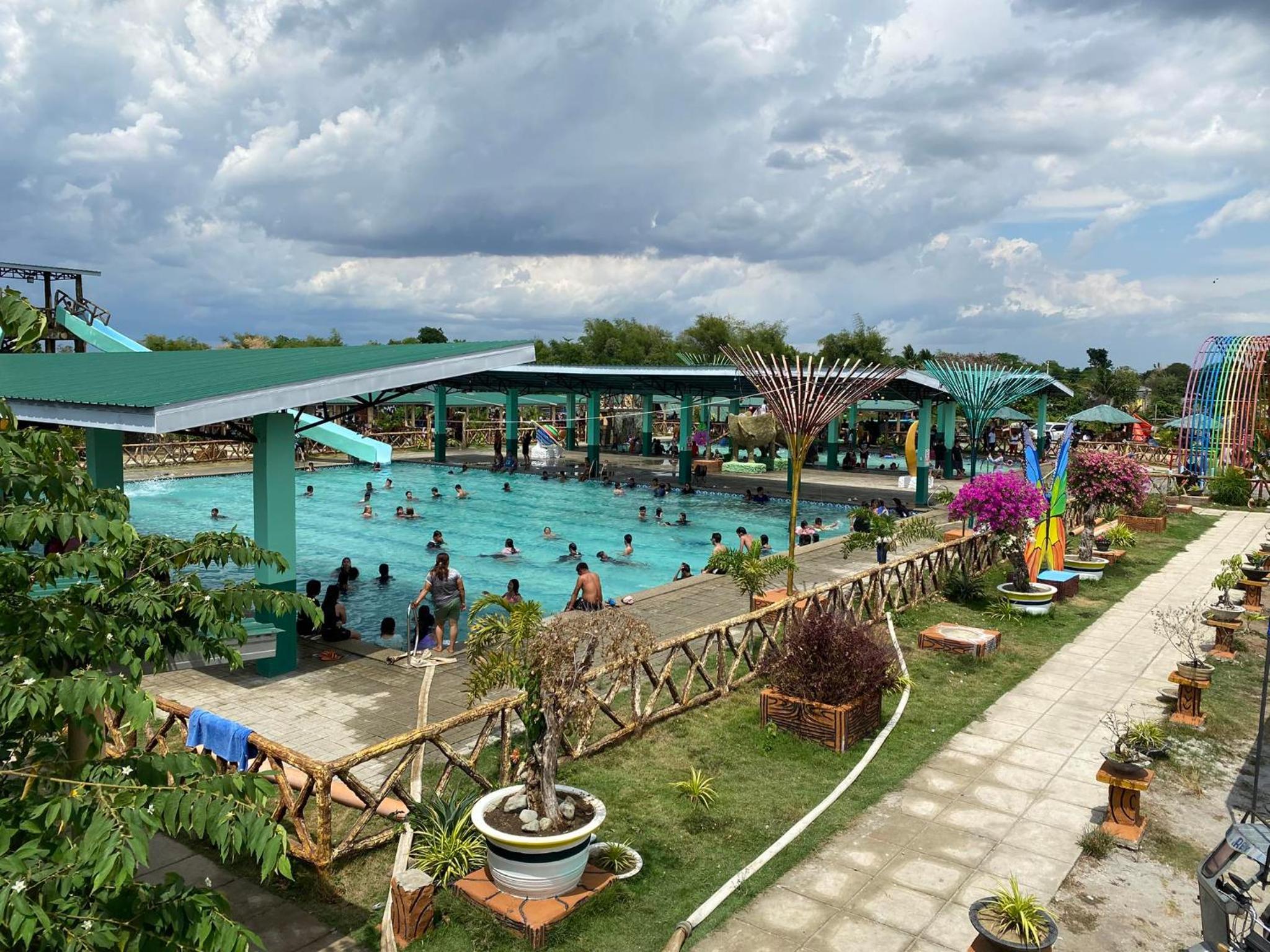 IZZY RIVERFRON RESORt