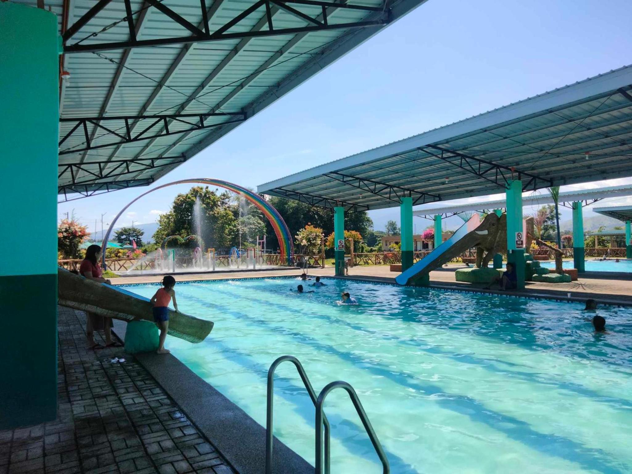 IZZY RIVERFRON RESORt