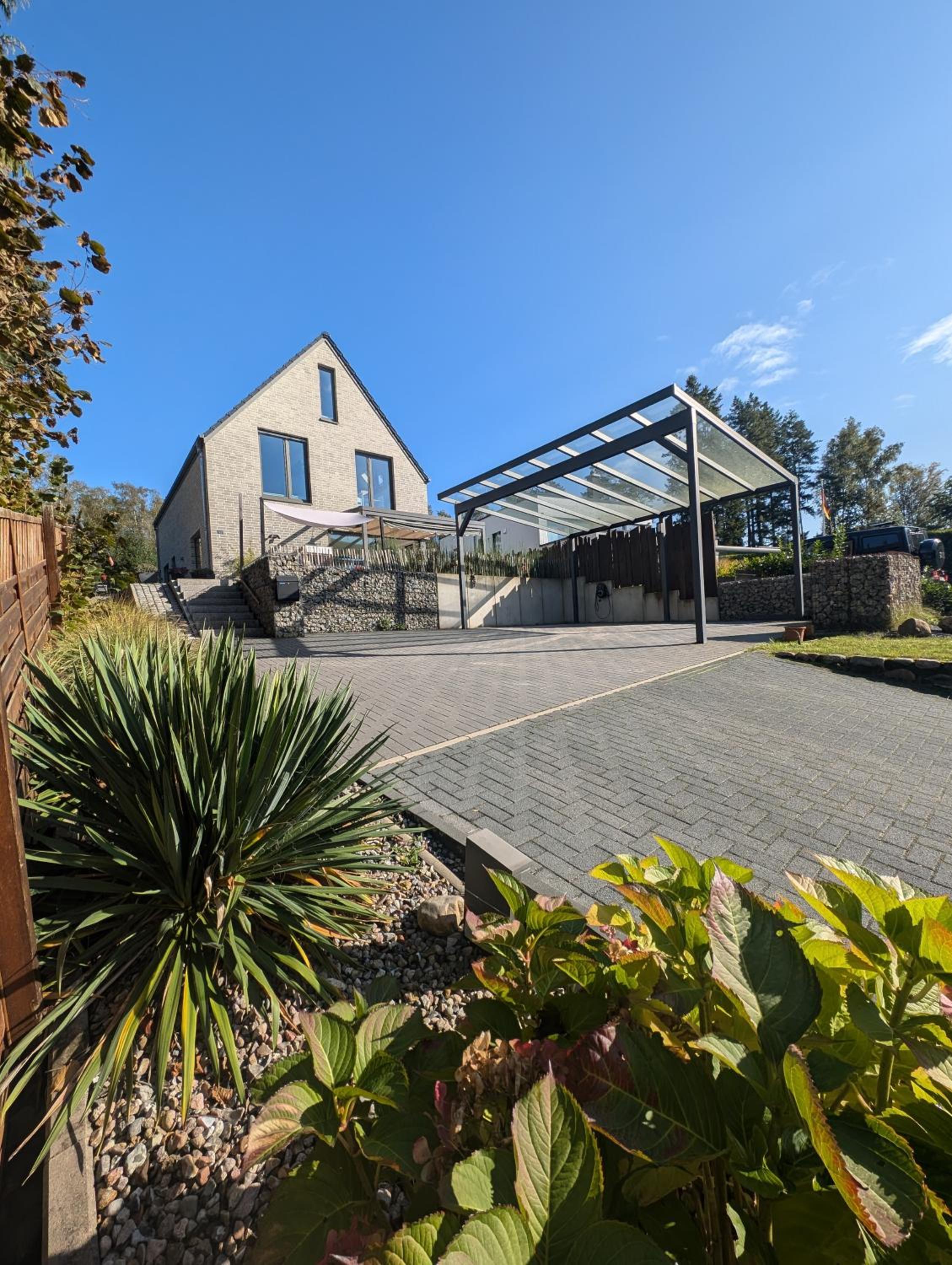Architektenhaus mit Spielplatz, Sauna & Pool am Wald nahe Hamburg