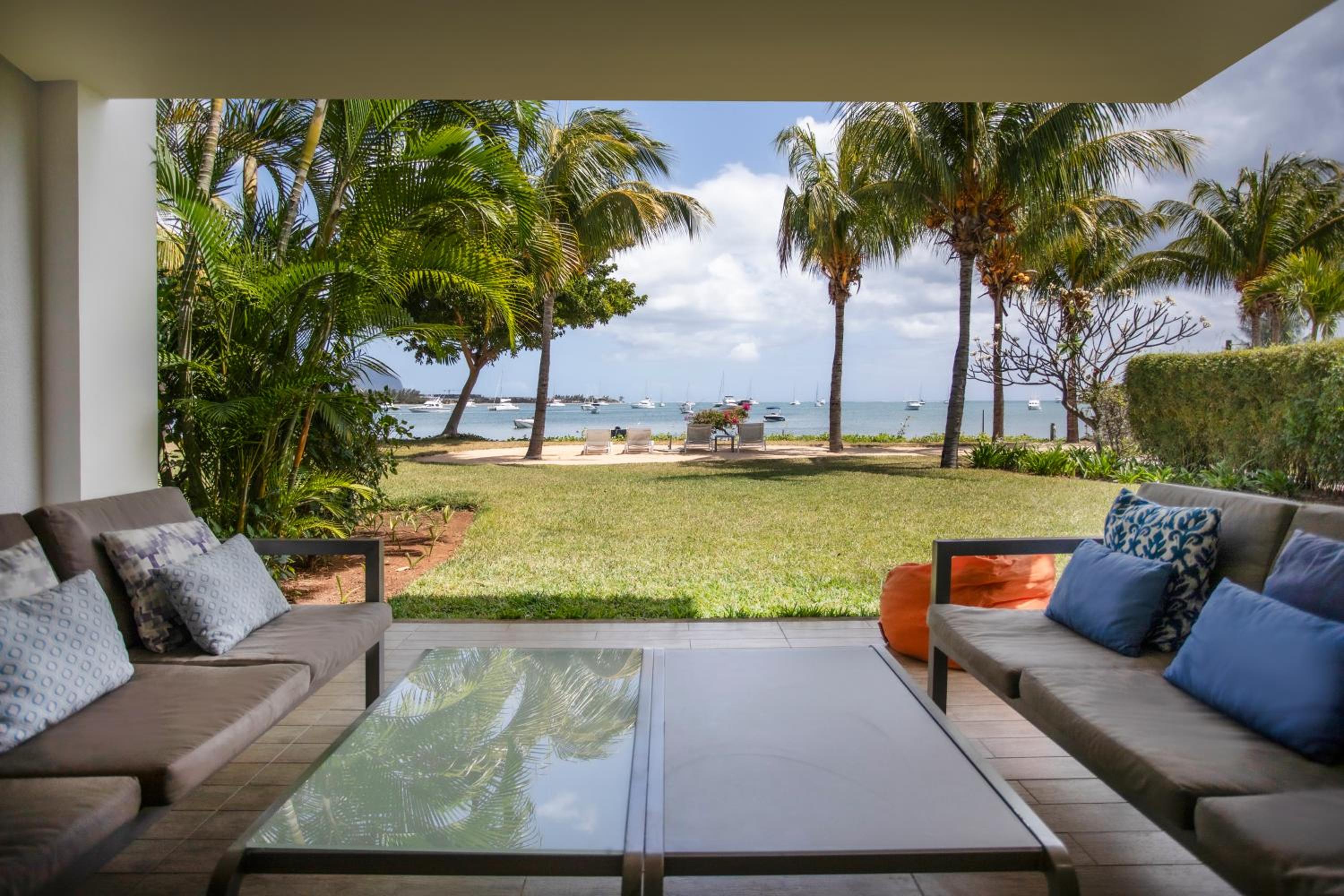 Hotel Appartement 3 chambres pied dans l'eau avec plage et grande piscine - Image 1