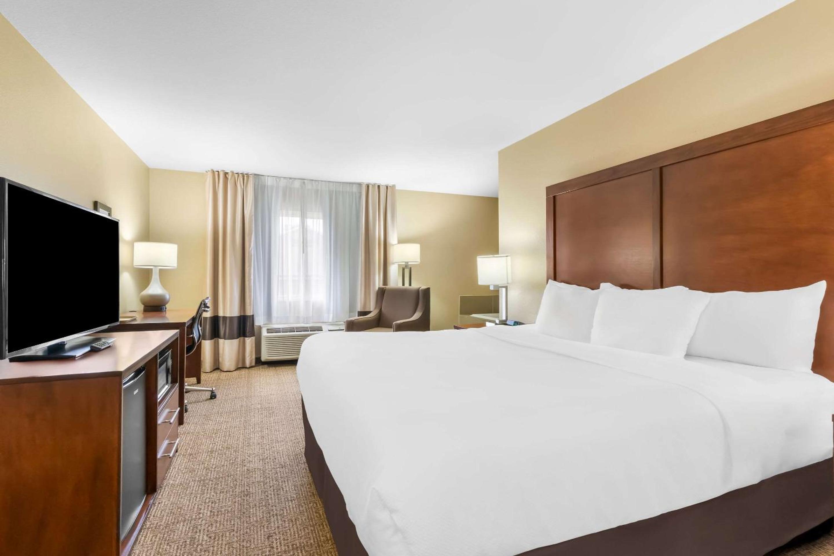 Laramie Vacations - Comfort Inn  Suites Near University of Wyoming - Property Image 2