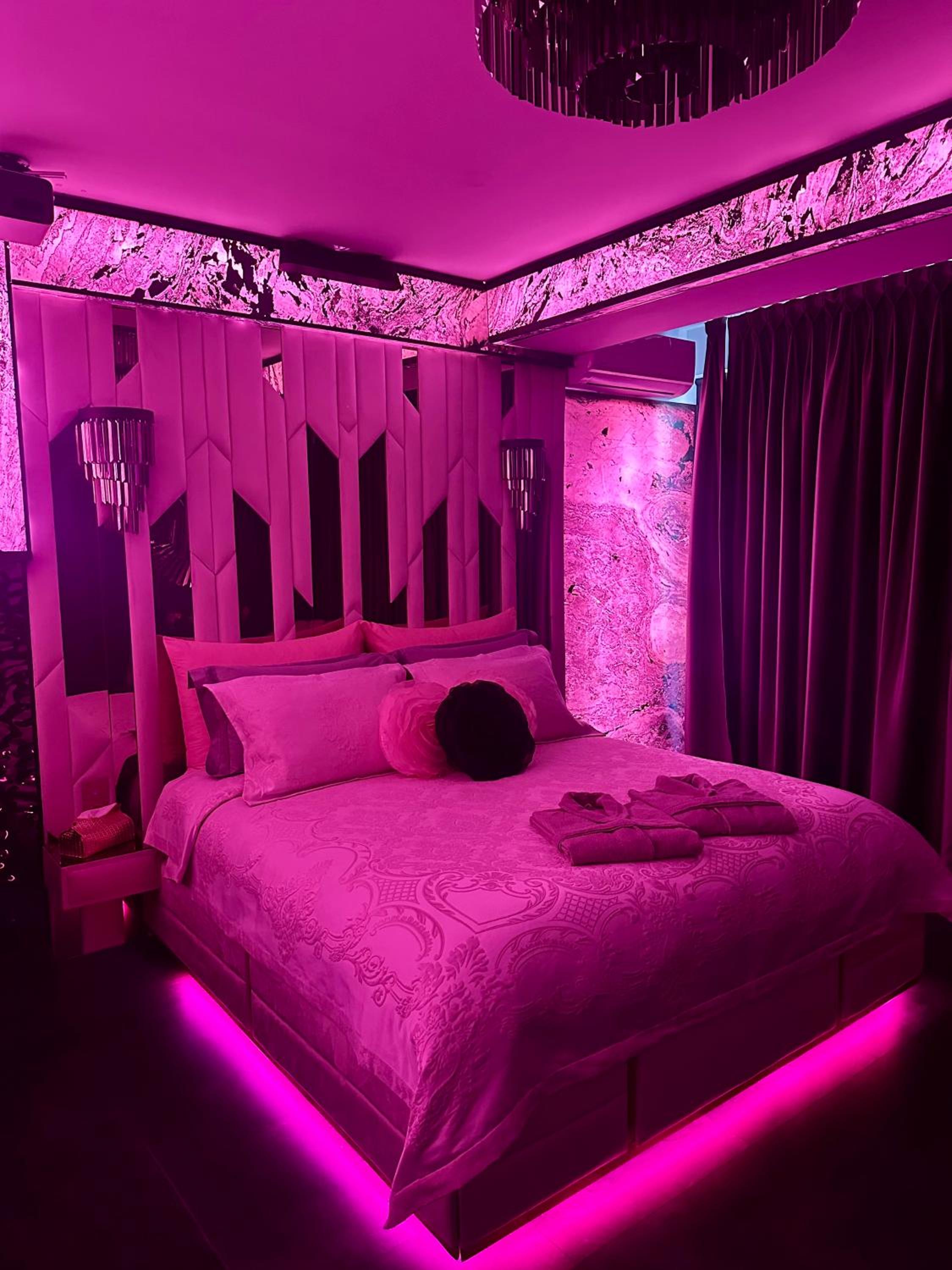 Love Room Secret-private jacuzzi spa & cinéma Bucuresti view 3