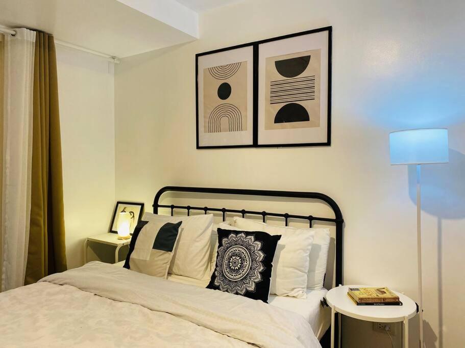 Park Mckinley West 1BR Balcony near BGC Makati Airport view 5