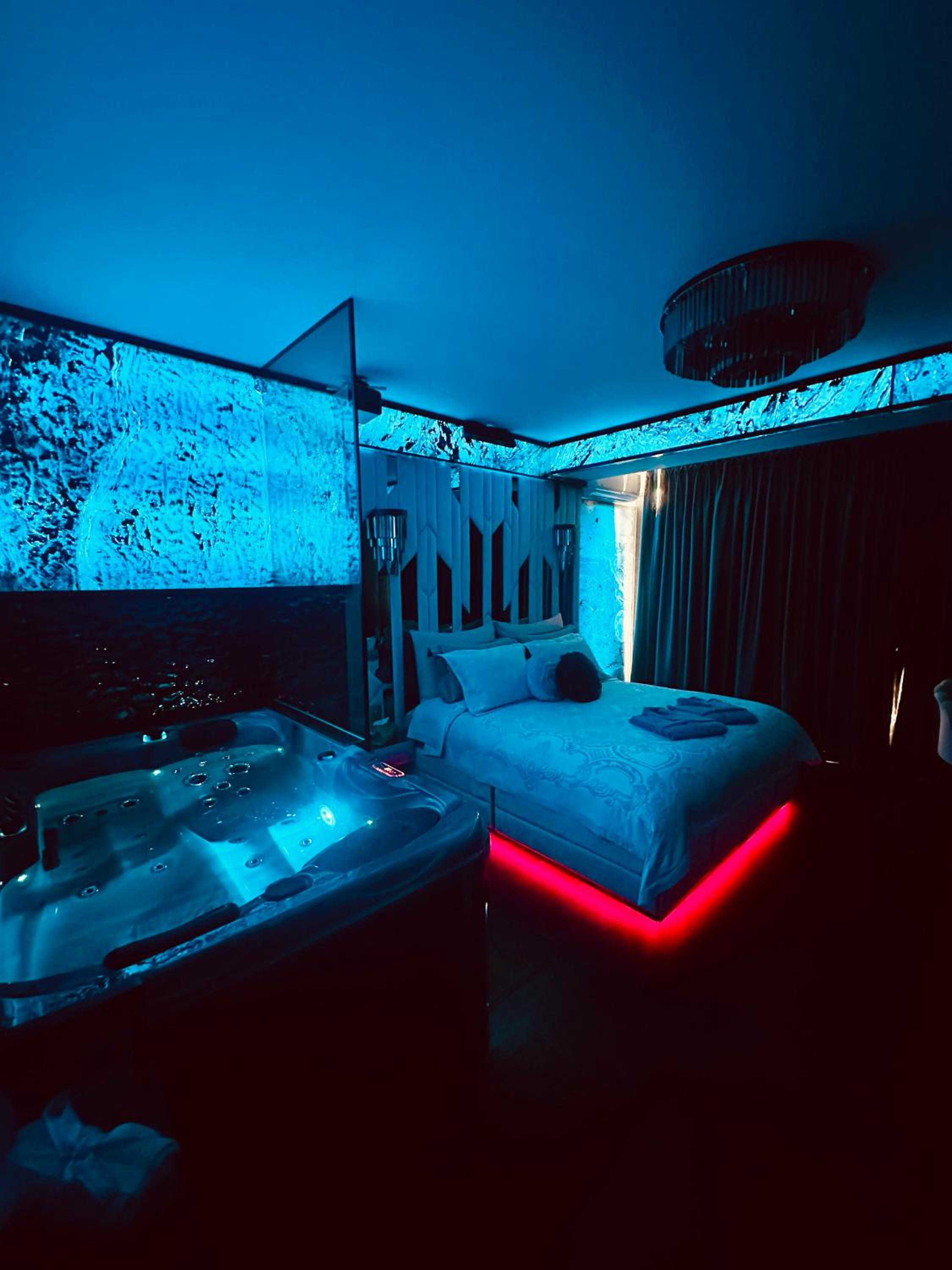 Love Room Secret-private jacuzzi spa & cinéma Bucuresti view 4