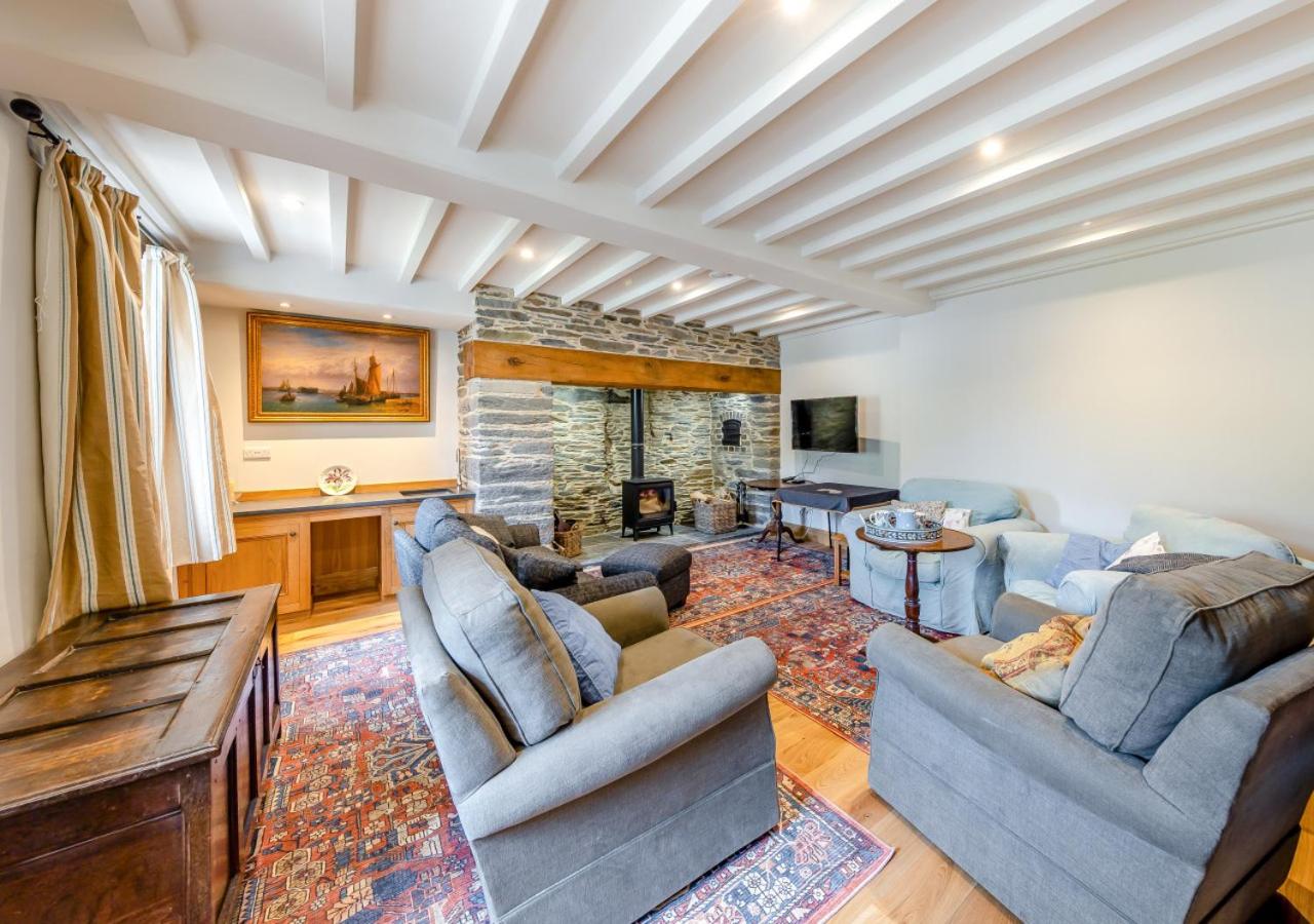 4 Bed in Derwenlas oc-c29244