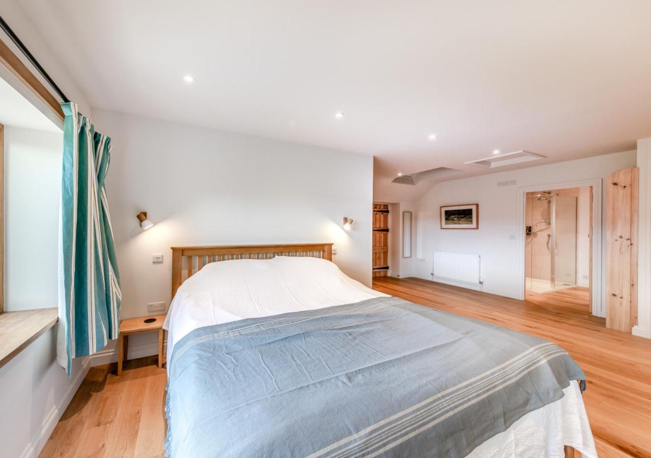 4 Bed in Derwenlas oc-c29244