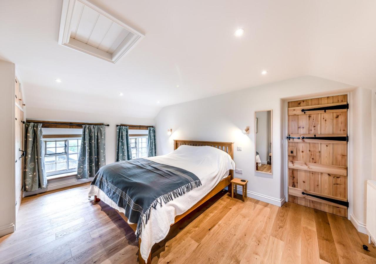 4 Bed in Derwenlas oc-c29244