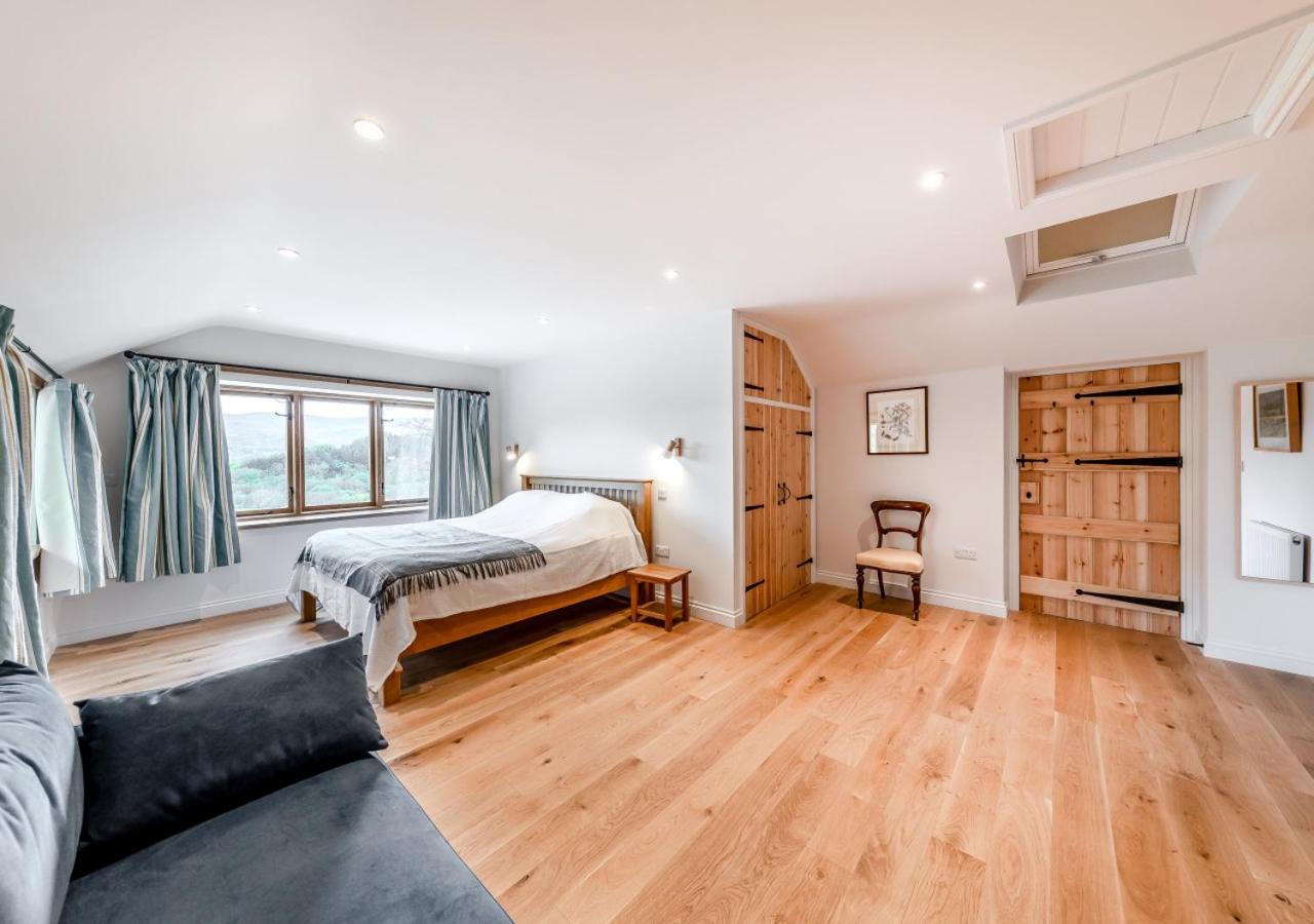 4 Bed in Derwenlas oc-c29244