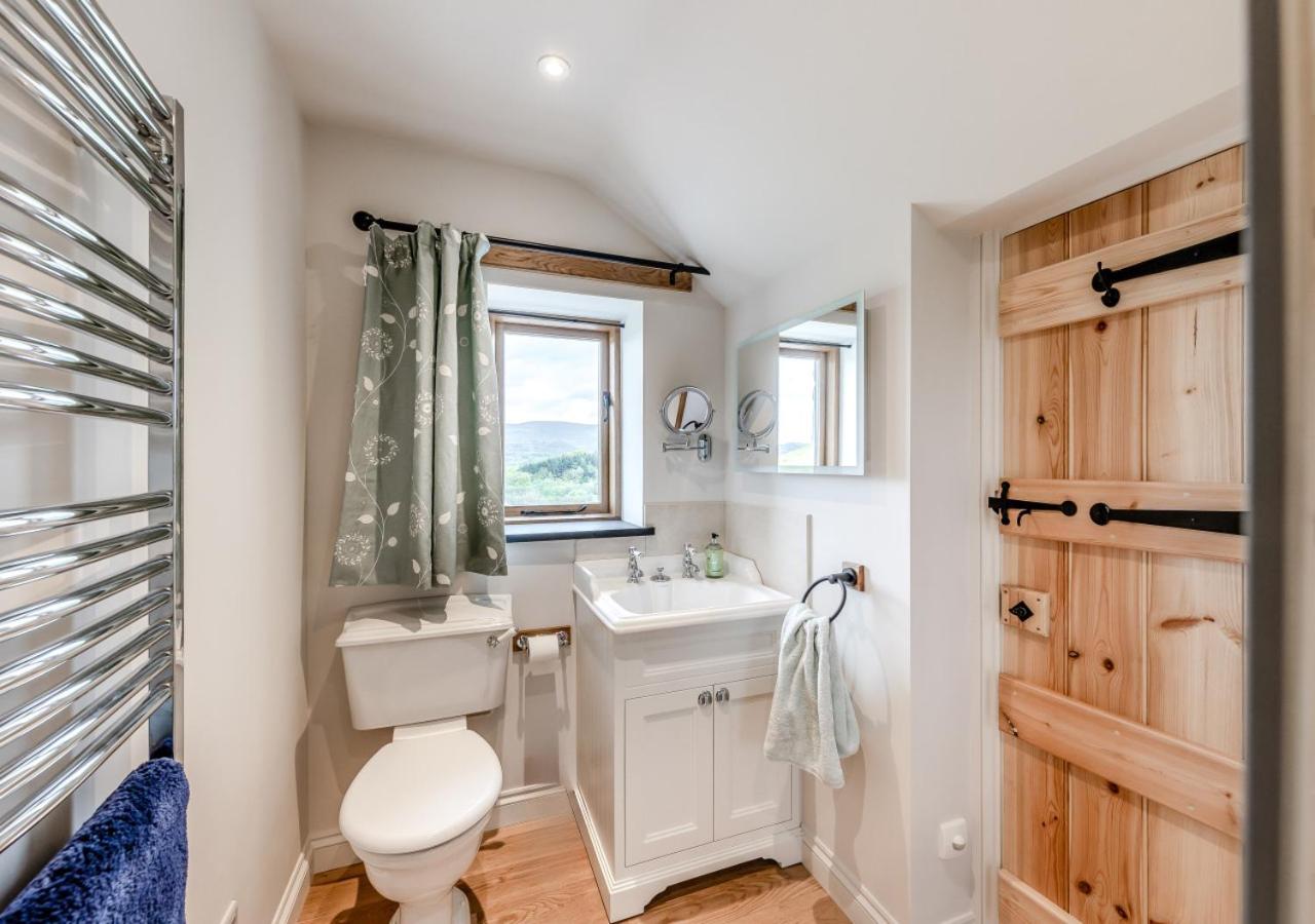 4 Bed in Derwenlas oc-c29244