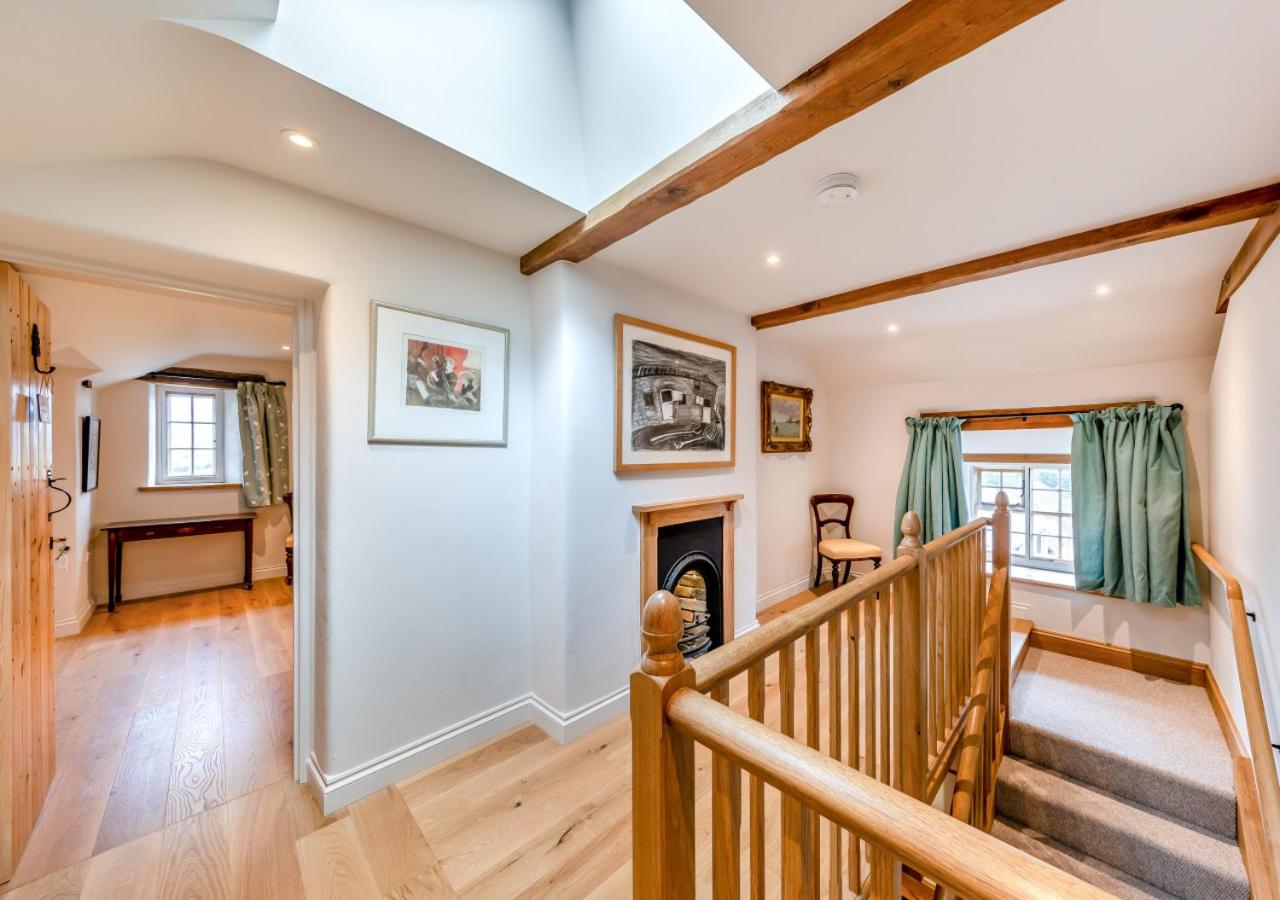 4 Bed in Derwenlas oc-c29244