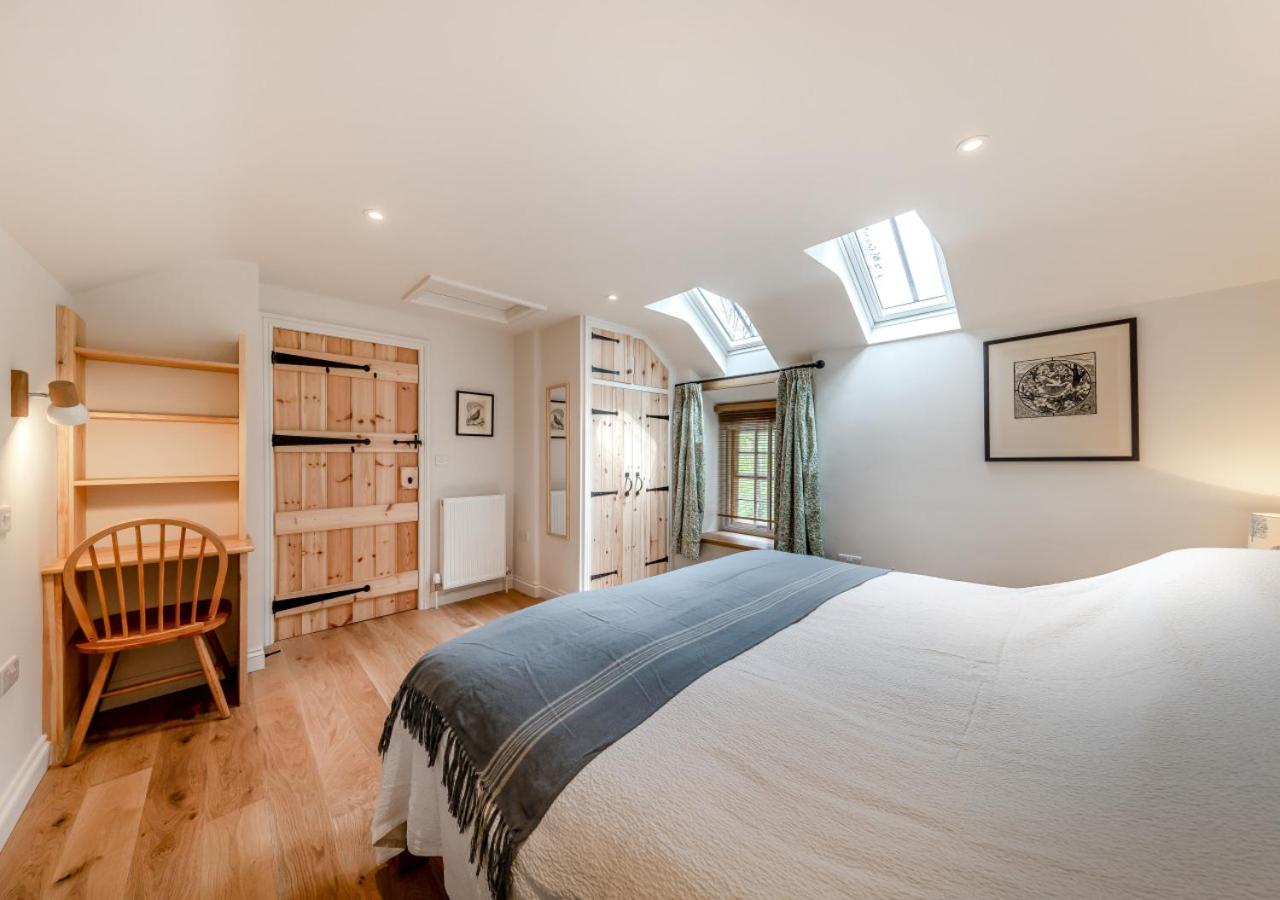 4 Bed in Derwenlas oc-c29244
