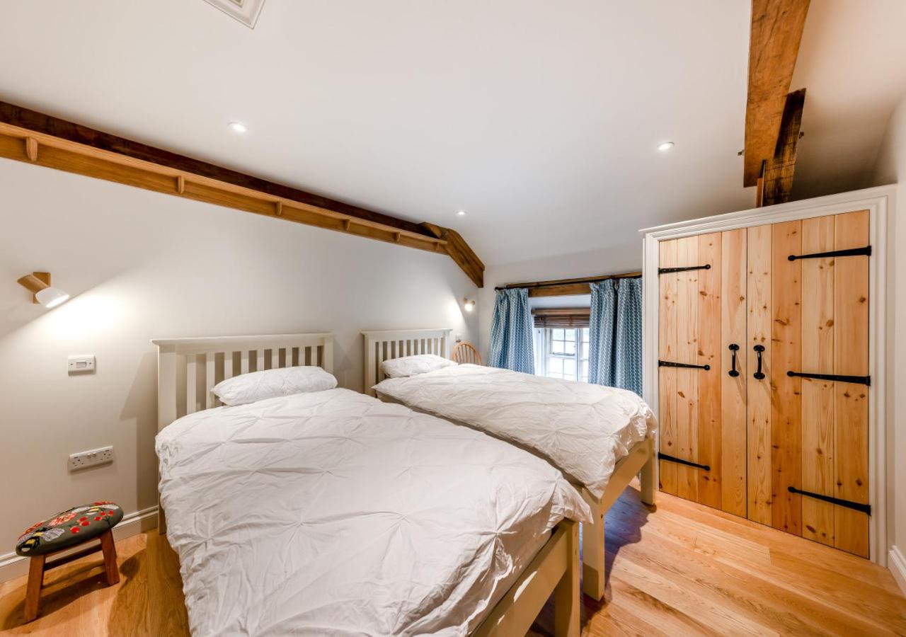 4 Bed in Derwenlas oc-c29244