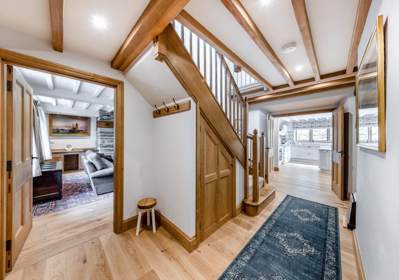 4 Bed in Derwenlas oc-c29244