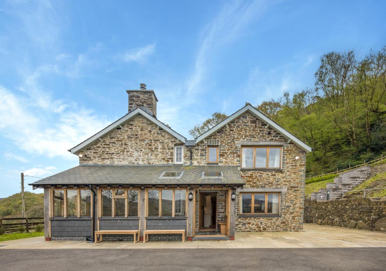4 Bed in Derwenlas oc-c29244