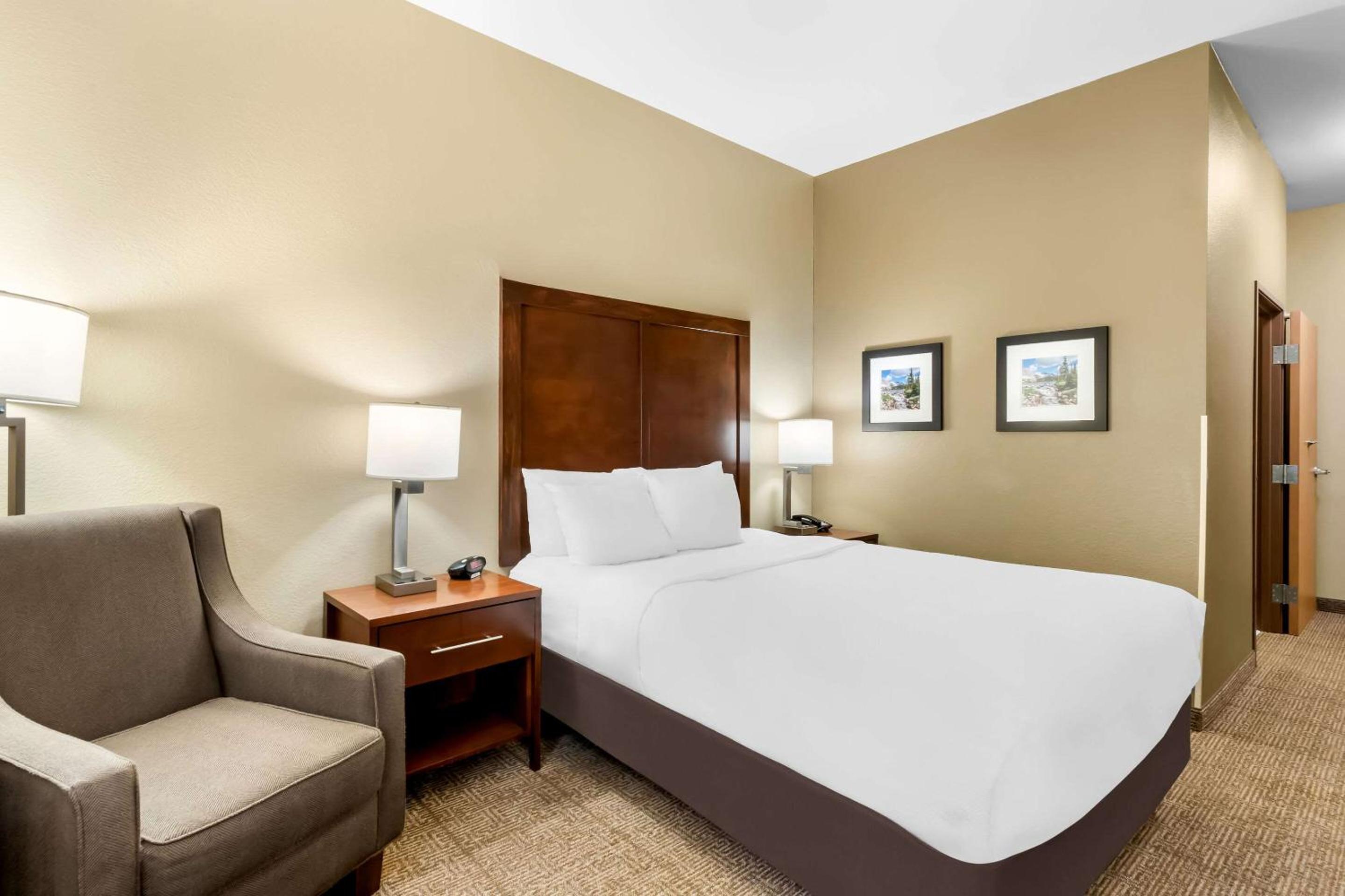 Laramie Vacations - Comfort Inn  Suites Near University of Wyoming - Property Image 9