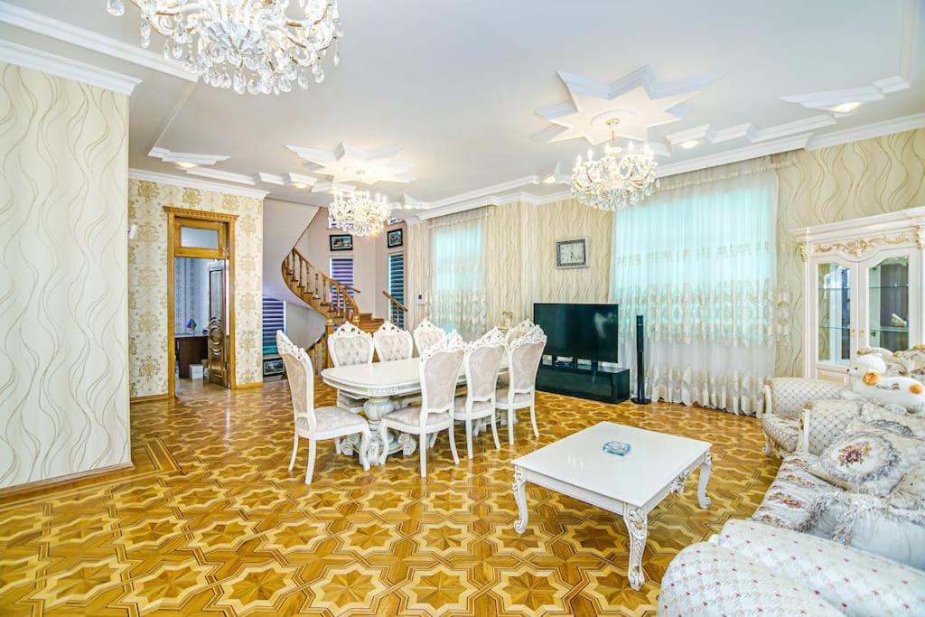 Luxury Villa with Breakfast