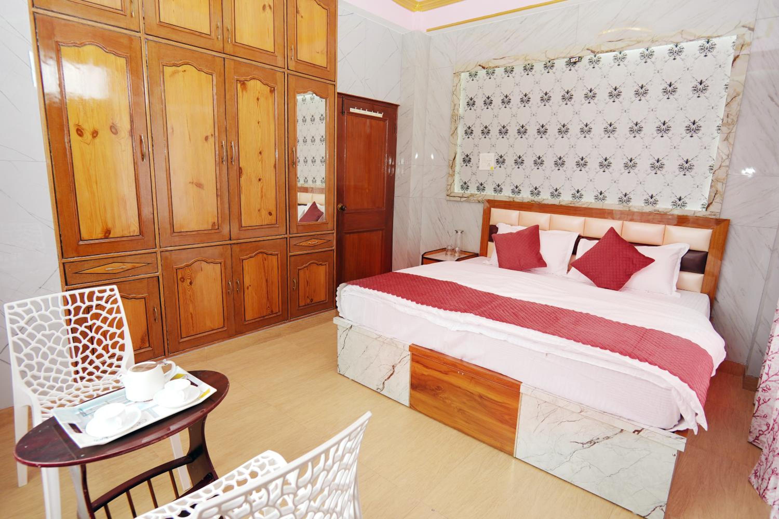 Hills queen home stay view 4