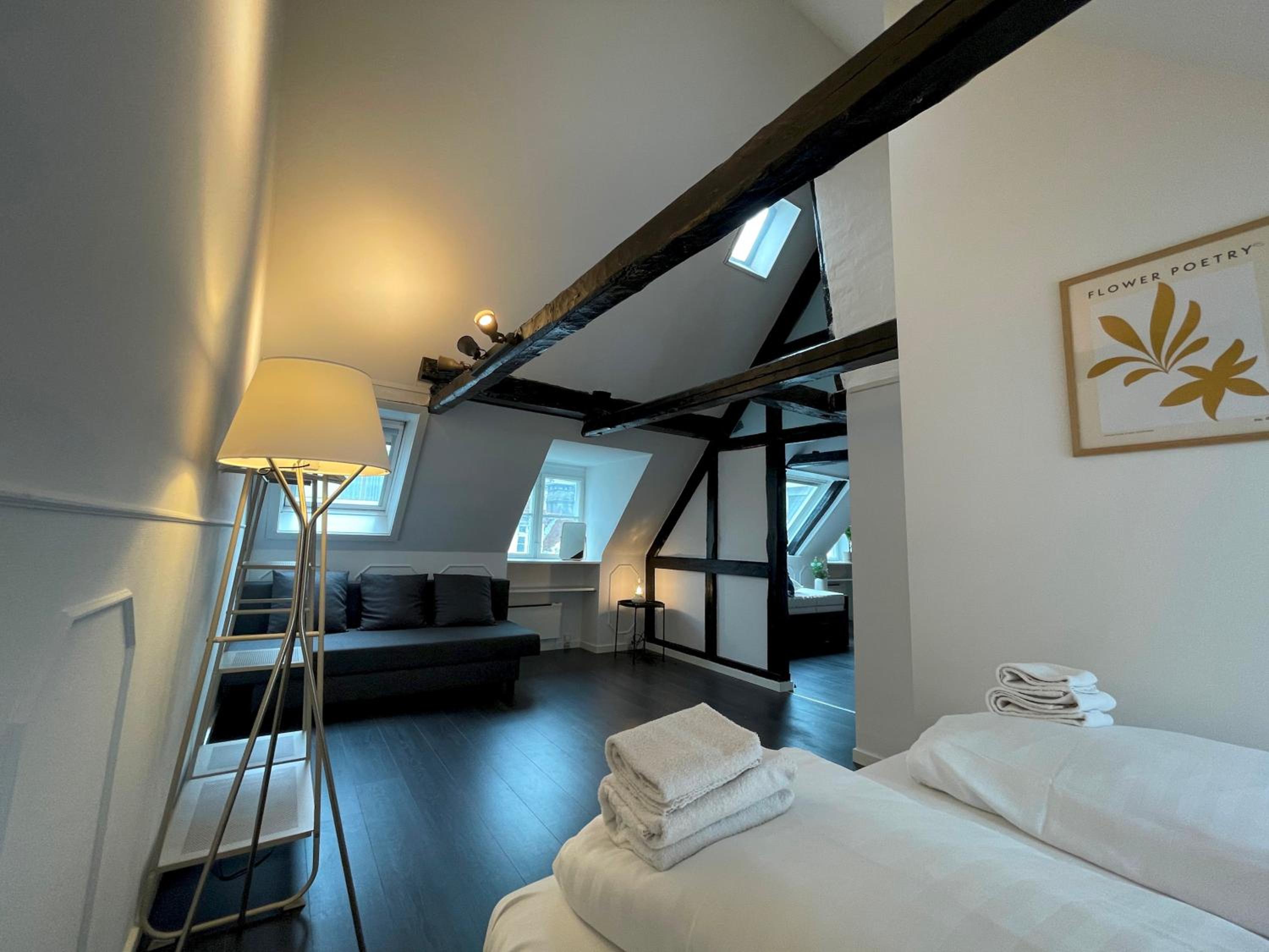Designer Loft - Direct Marble Church Views view 5