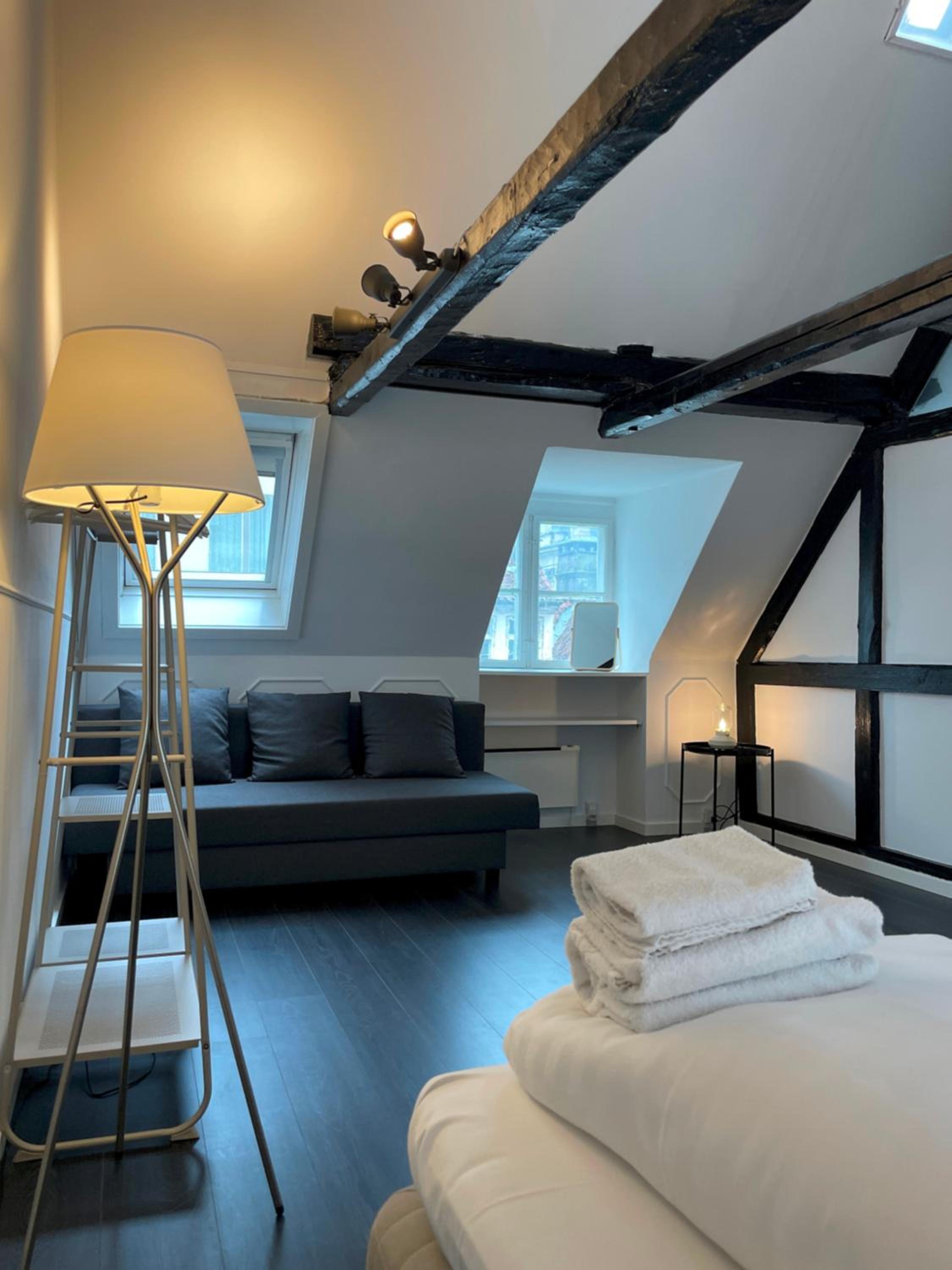 Designer Loft - Direct Marble Church Views view 4