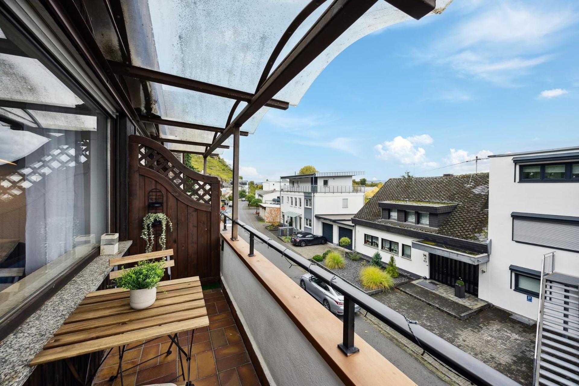 Helle & moderne Wohnung mit Panorama-Balkon