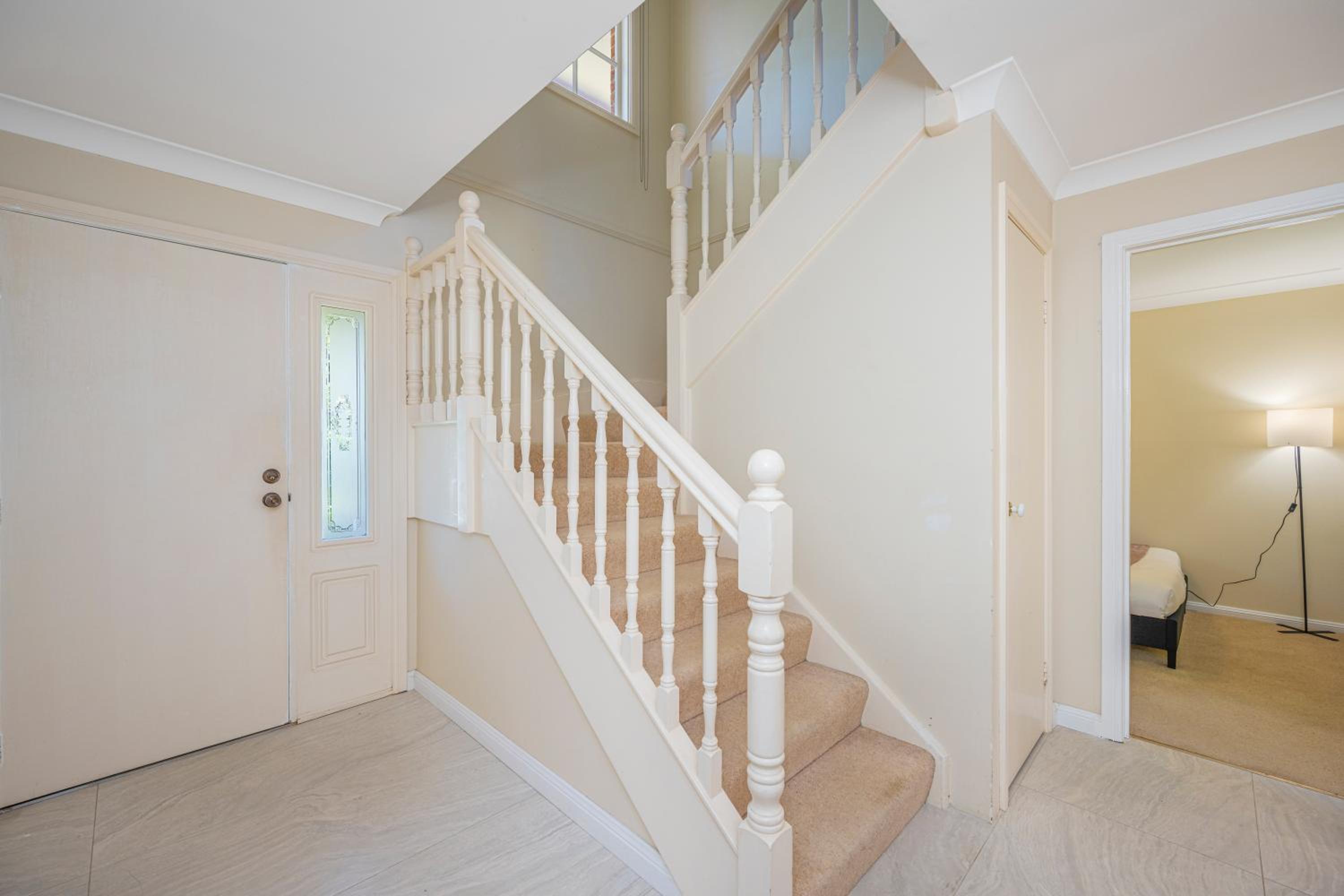 Turramurra Spacious 6Br House close to Train Parks