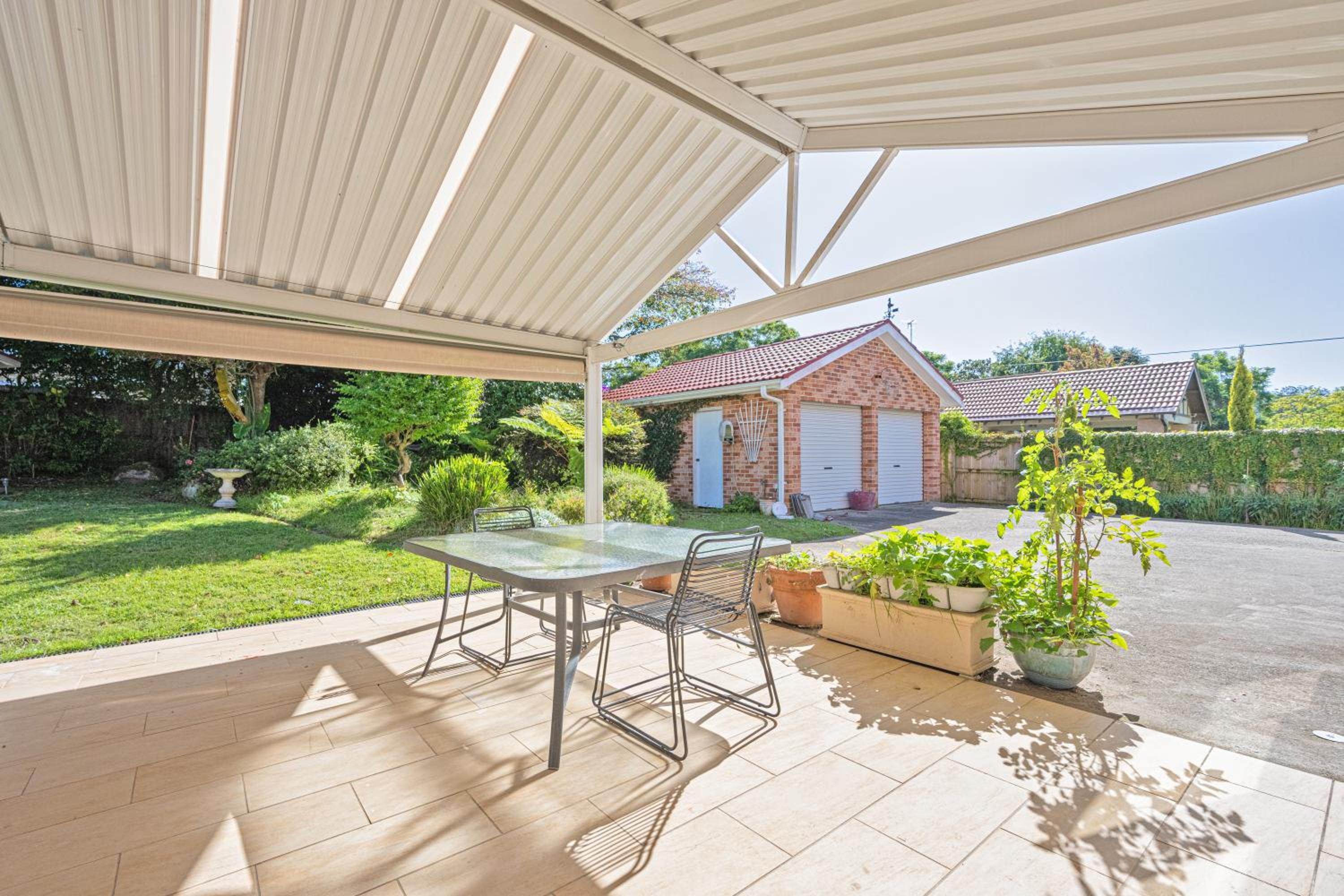 Turramurra Spacious 6Br House close to Train Parks
