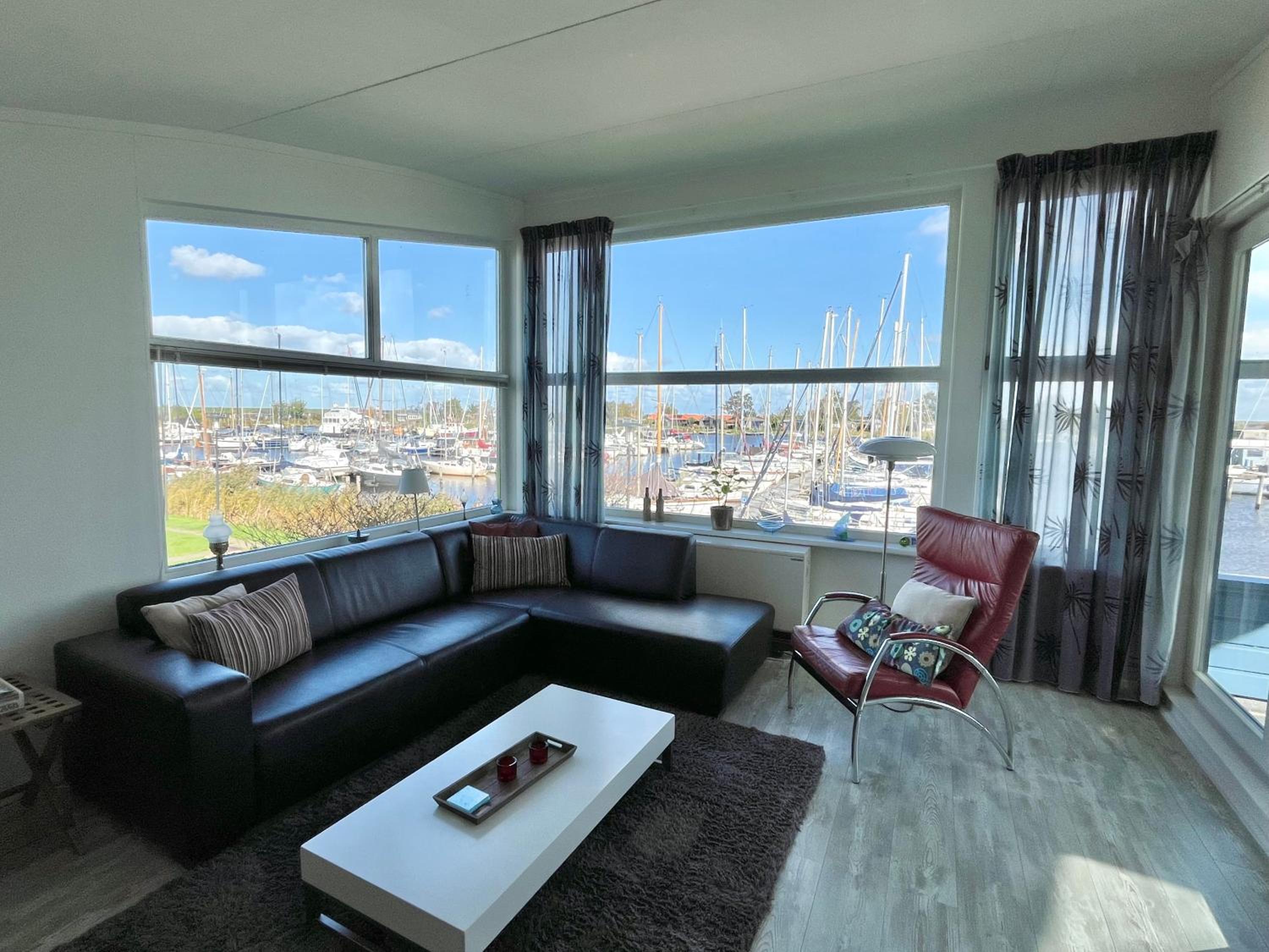 6pers Modern harbor house Jasmijn with fenced garden and lake view view 5
