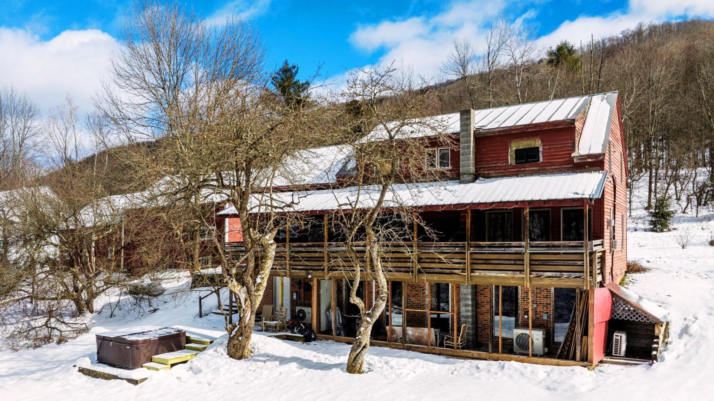 4 Bedroom House in Vermont with Hot Tub view 5