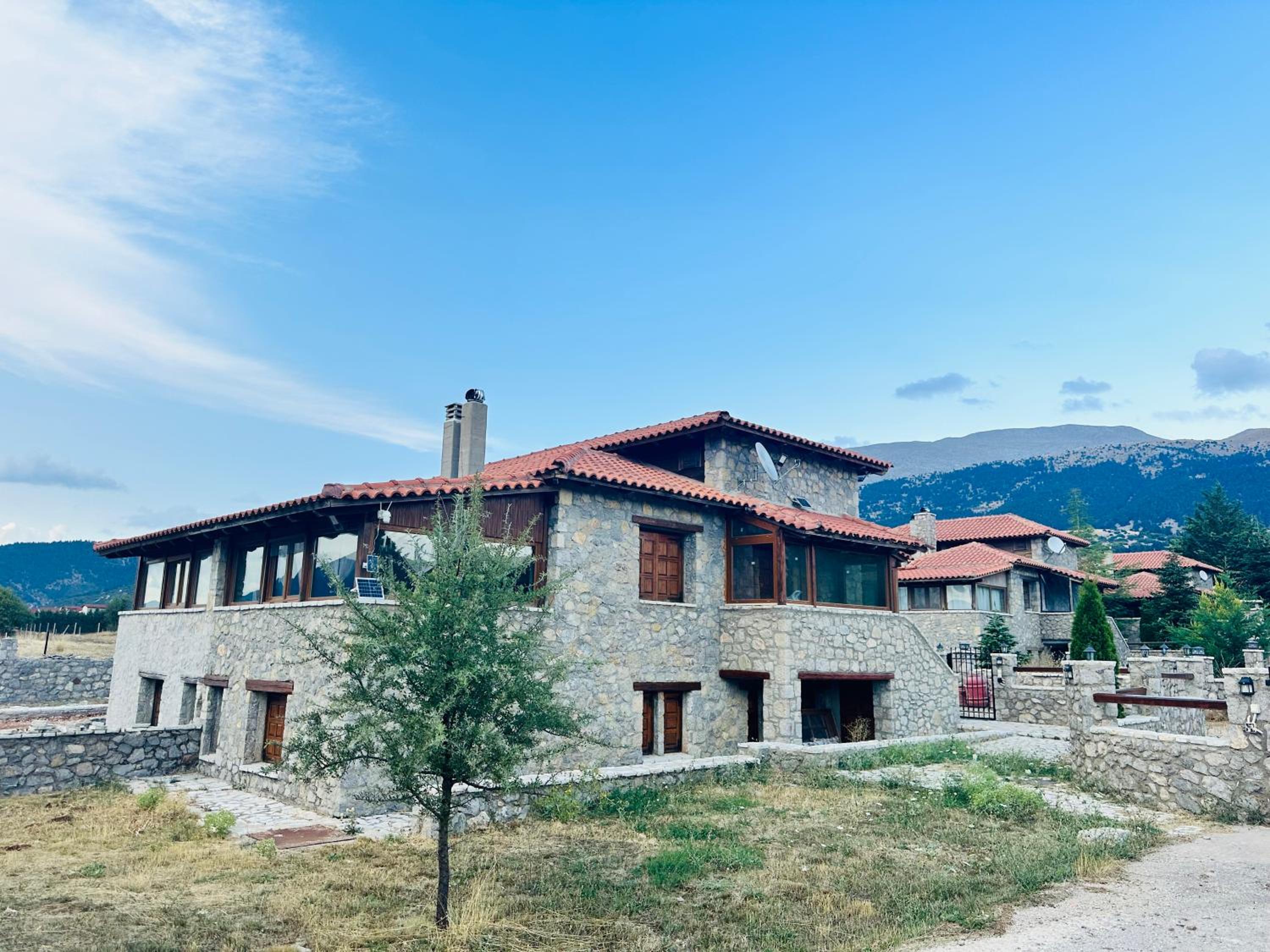 CHALET MARIA livadi