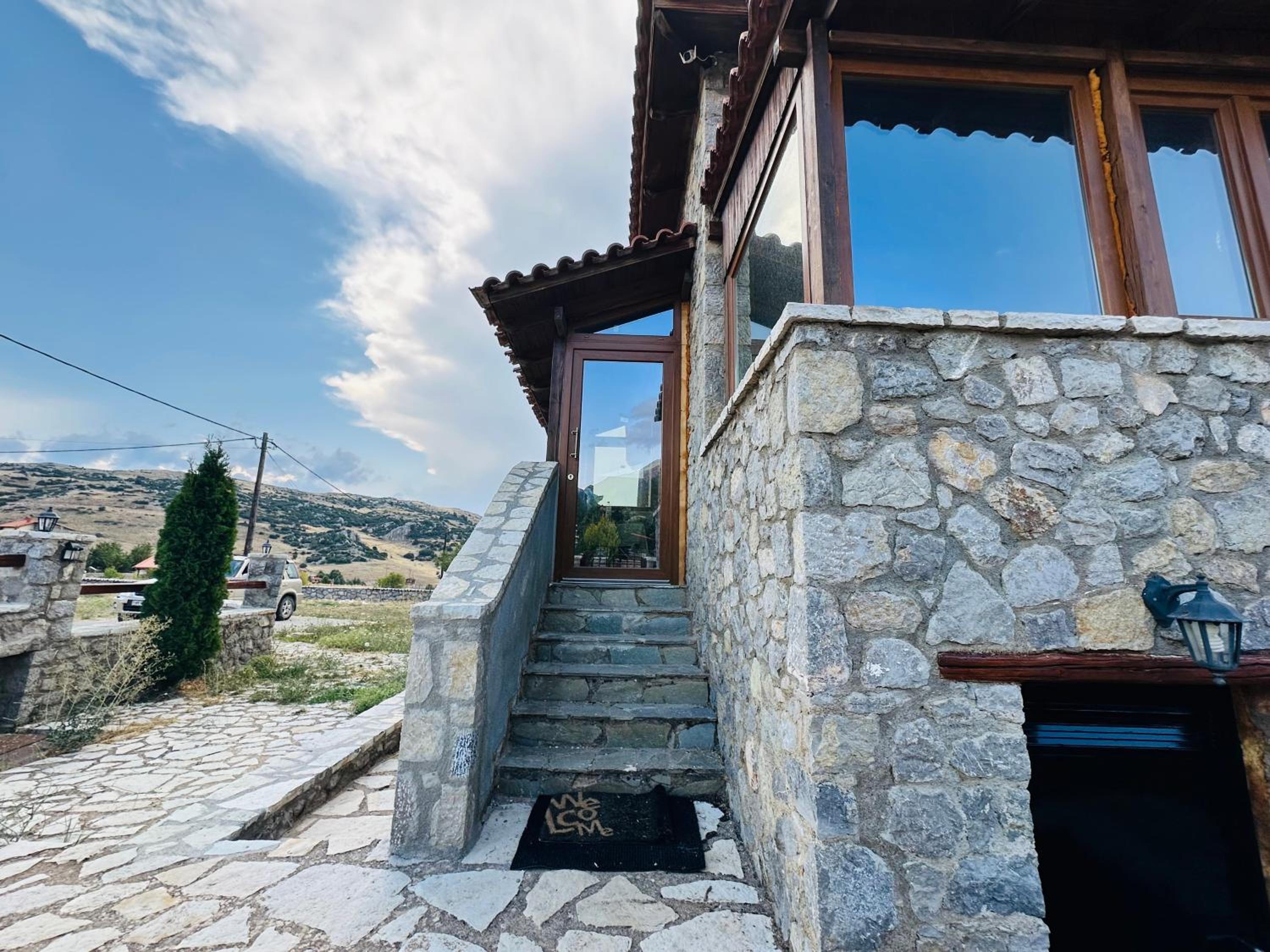 CHALET MARIA livadi