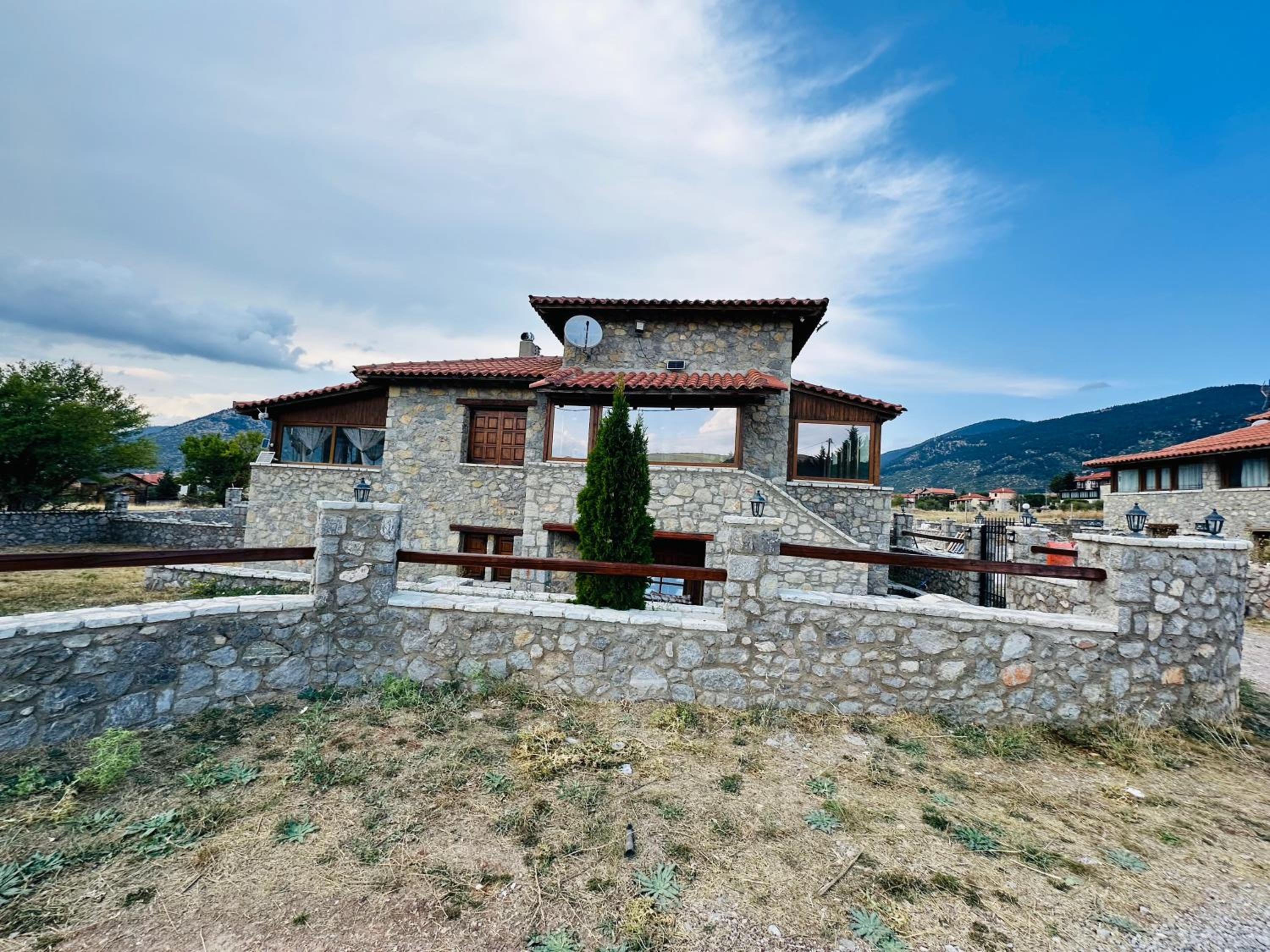 CHALET MARIA livadi