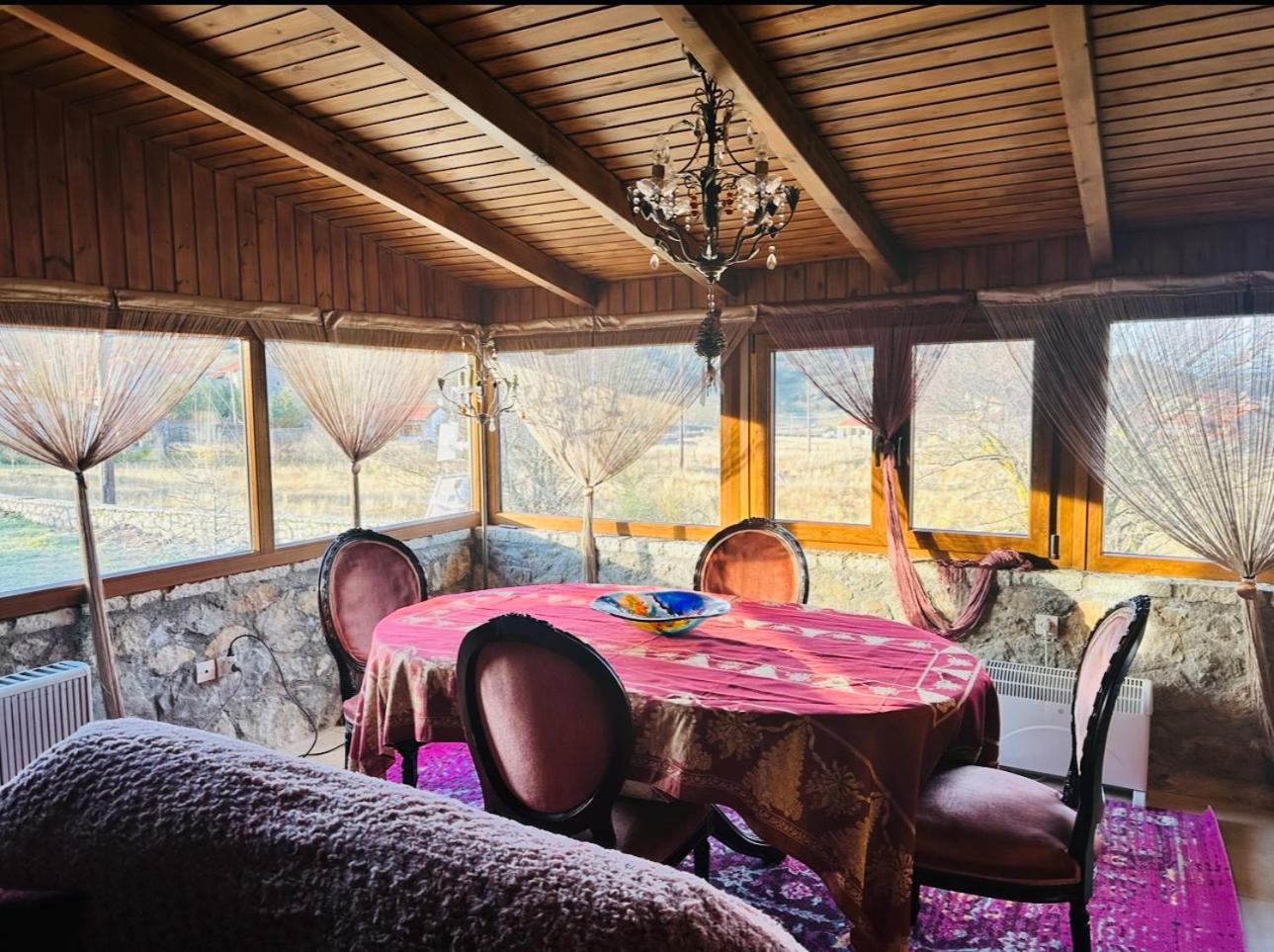 CHALET MARIA livadi