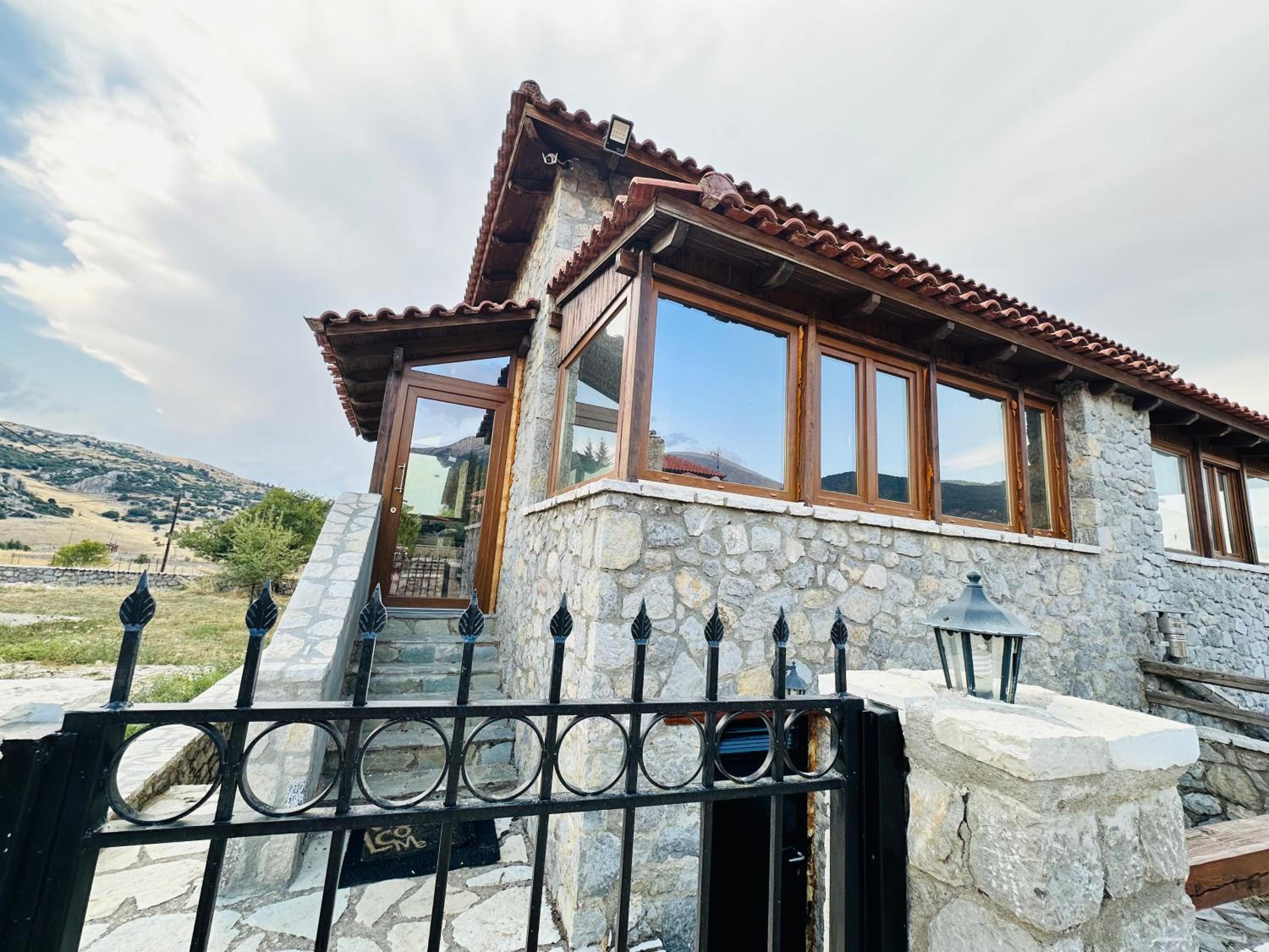 CHALET MARIA livadi