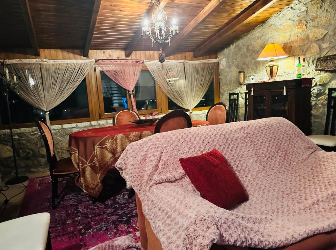 CHALET MARIA livadi